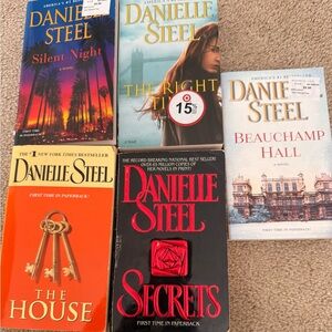 Danielle Steel Novel Set - Vibrant Collection